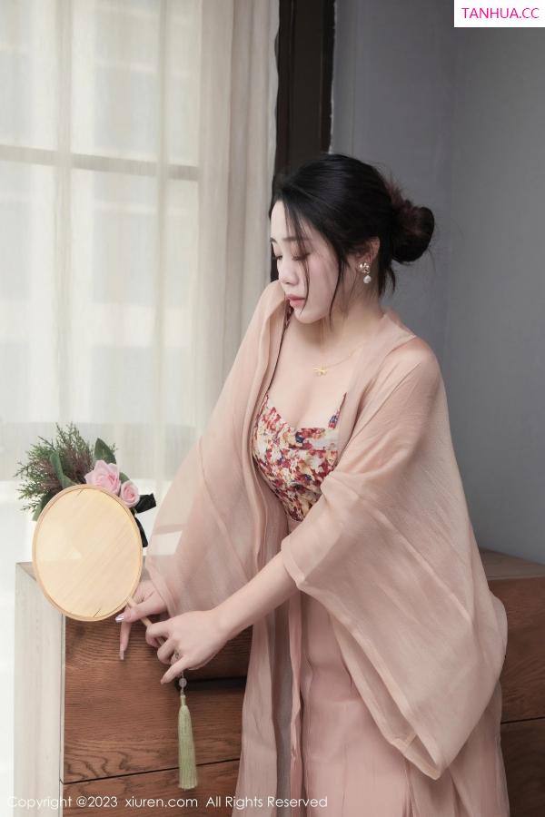   [XiuRen]高清写真图 2023.03.23 No.6457 严利娅Yuliya 汉服美臀第13张图片